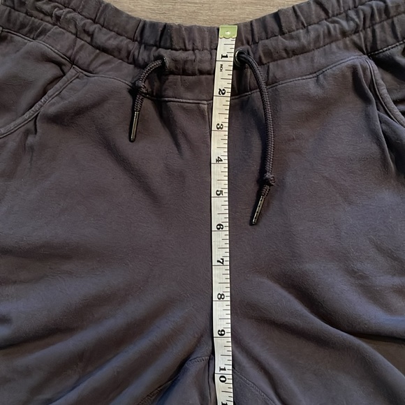 NIKE cropped grey jogging pants with pockets. Size Small - Picture 12 of 13